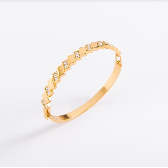 Nice Gold Plated Elegant Bracelet with Crystal Accents - Picture 2 of 3